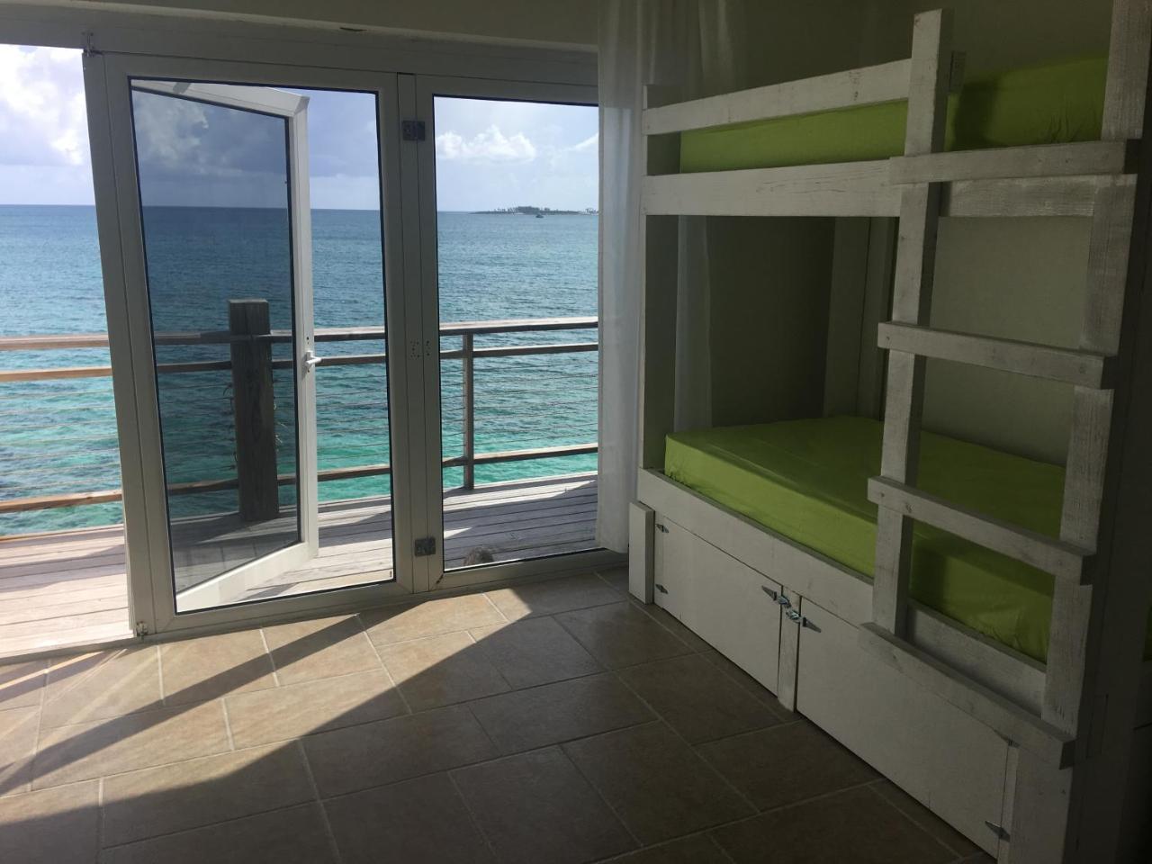 Bahasea Backpackers * Nassau