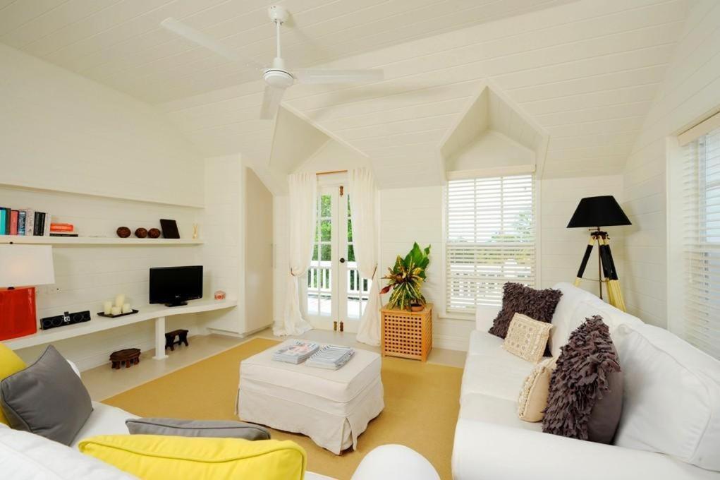 Peach House Upstairs Holiday home Governor's Harbour