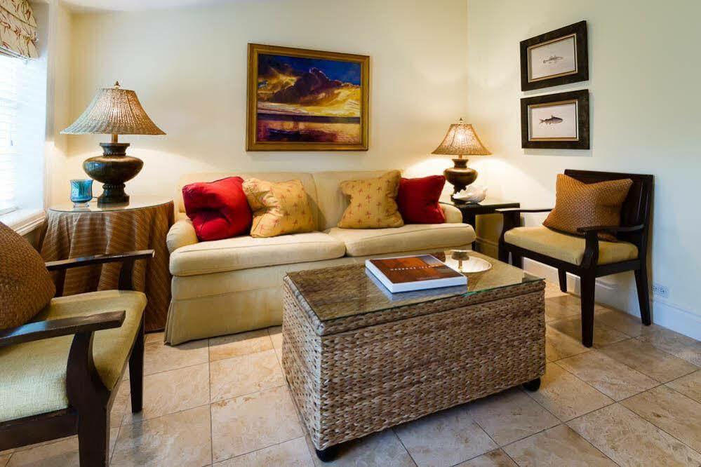 Rock House Harbour Island Resort 3*
