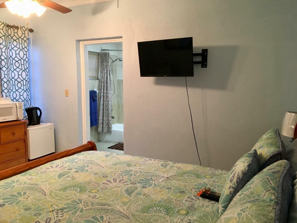 Dawson's Hideaway Apartment *