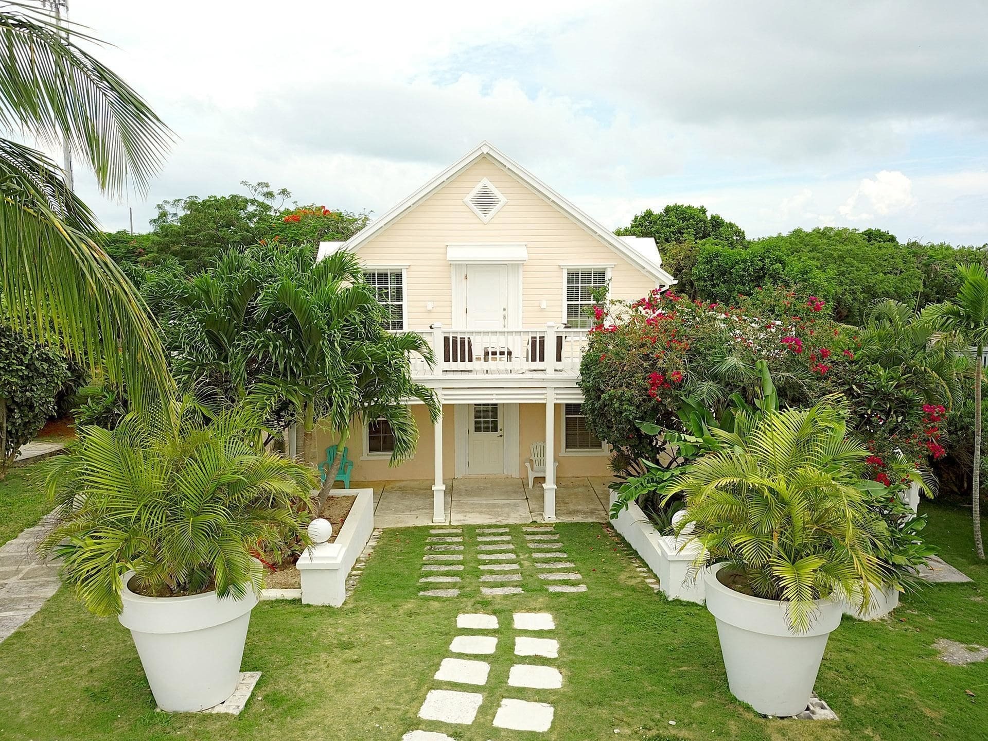 Peach House Upstairs Holiday home