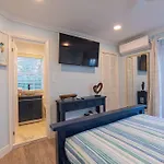 Harbour Mews - Oceanfront Townhouse