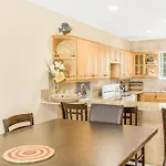 Homestay With Beach Access Near Airport