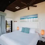 Harbour Beach Villa - Large Dock & Great Views!