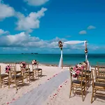 Courtyard Nassau Downtown Junkanoo Beach