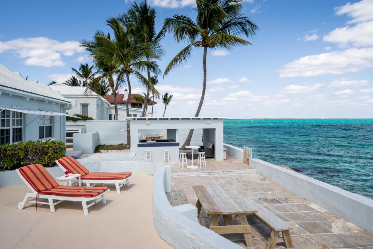 Holiday home Water's Edge - Oceanfront With Private Pool *