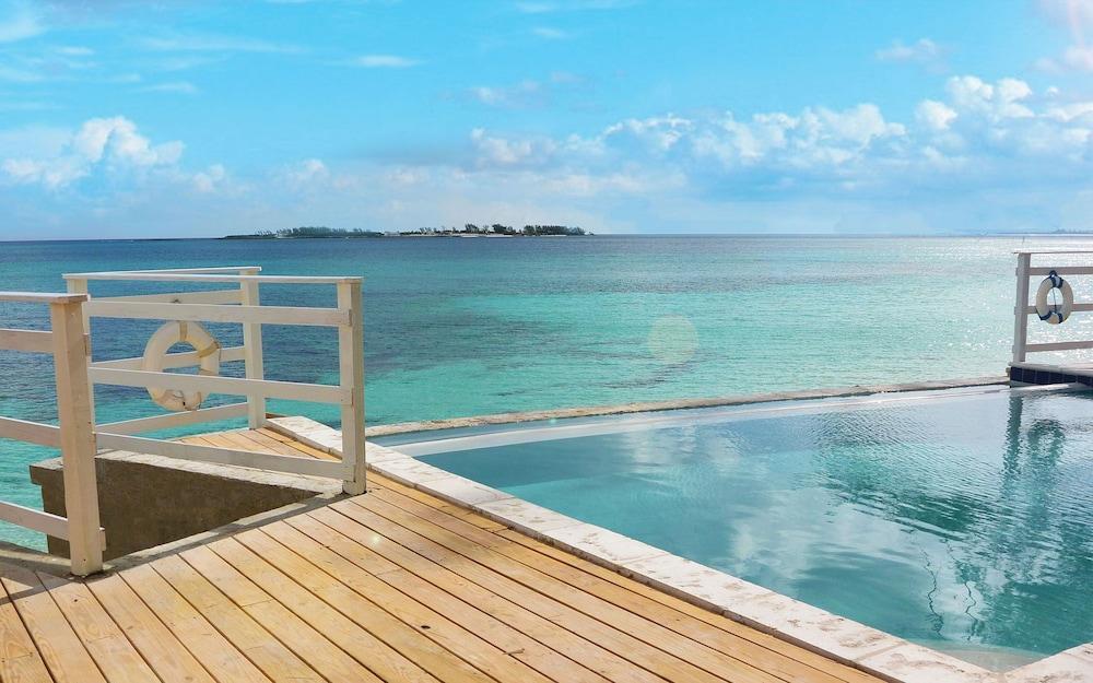 Marley & Hotel Nassau