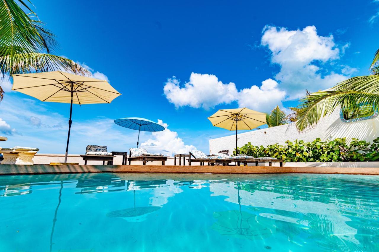 Caprice 14 - Oceanfront - Gated Community With Pool Holiday home Nassau