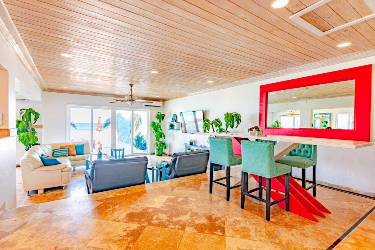 Caprice 7 -oceanfront - Gated Community With Pool Holiday home Nassau