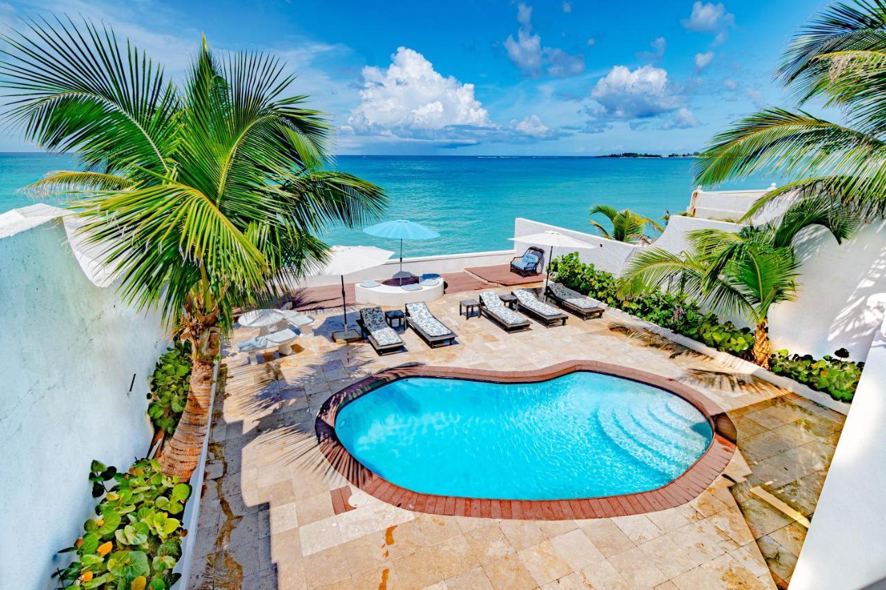 Caprice 14 - Oceanfront - Gated Community With Pool Holiday home Nassau