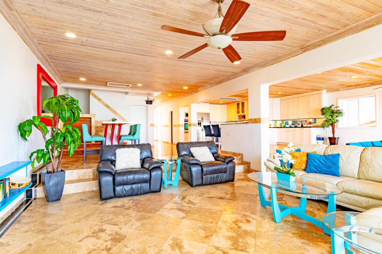 Caprice 7 -oceanfront - Gated Community With Pool Holiday home