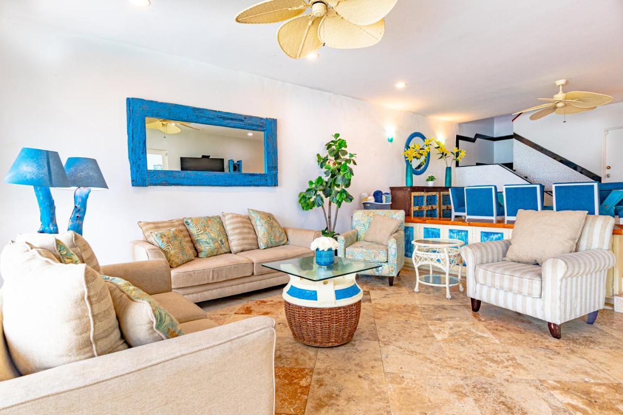 Caprice 14 - Oceanfront - Gated Community With Pool Holiday home