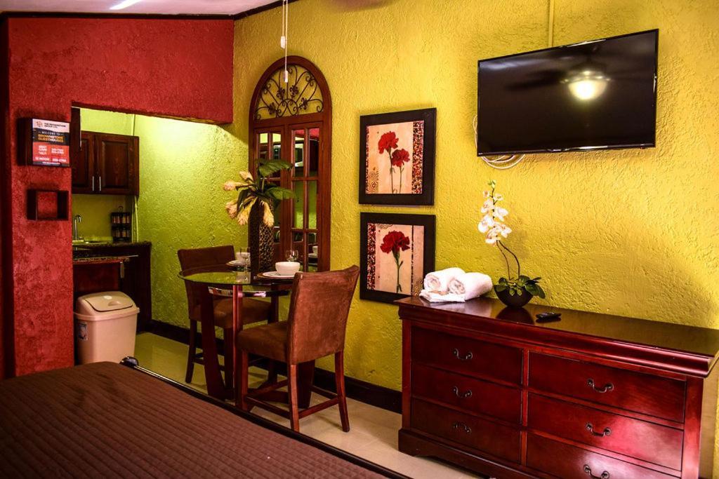 Brownstone Apartment Nassau