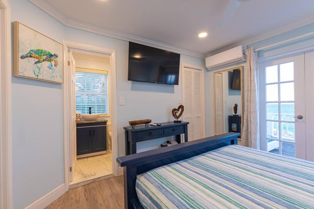 Harbour Mews - Oceanfront Townhouse Holiday home Nassau