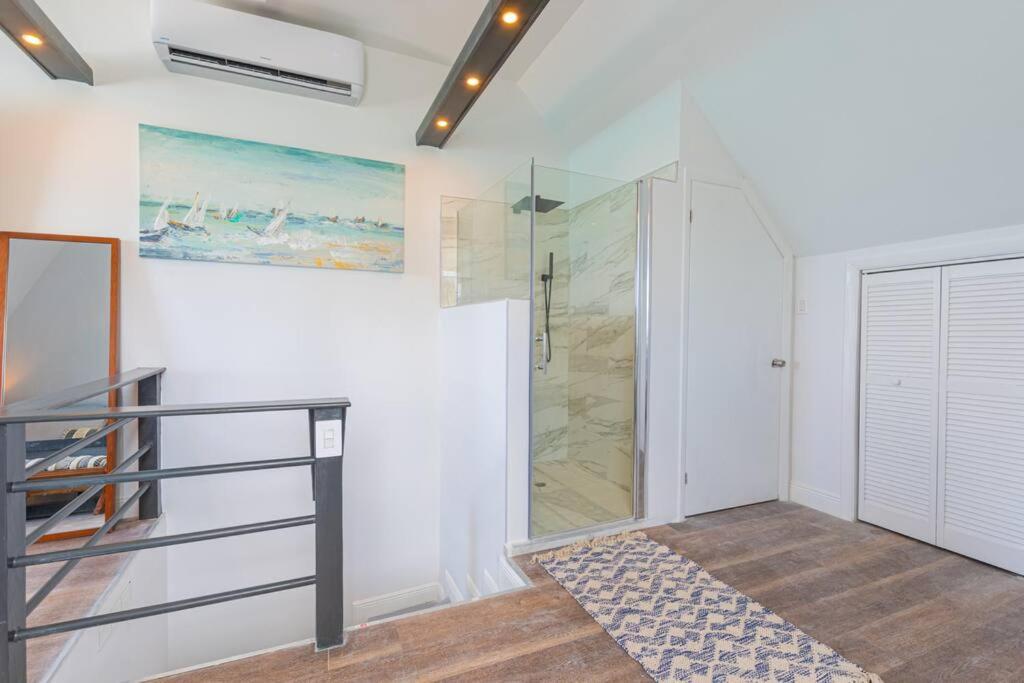 Harbour Mews - Oceanfront Townhouse Holiday home Nassau