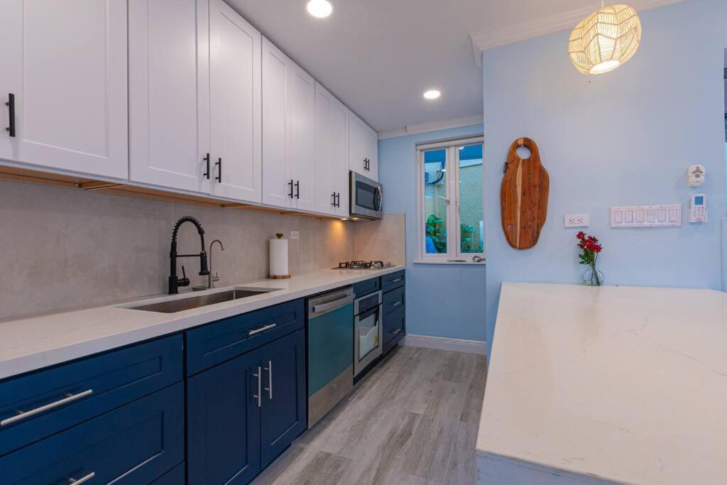 Harbour Mews - Oceanfront Townhouse Nassau