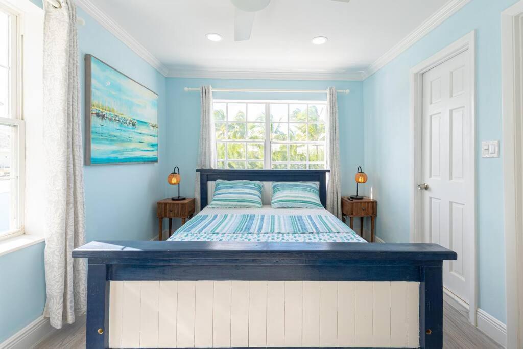 Harbour Mews - Oceanfront Townhouse Nassau