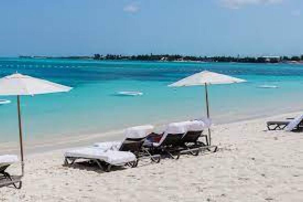 Holiday home Harbour Mews - Oceanfront Townhouse