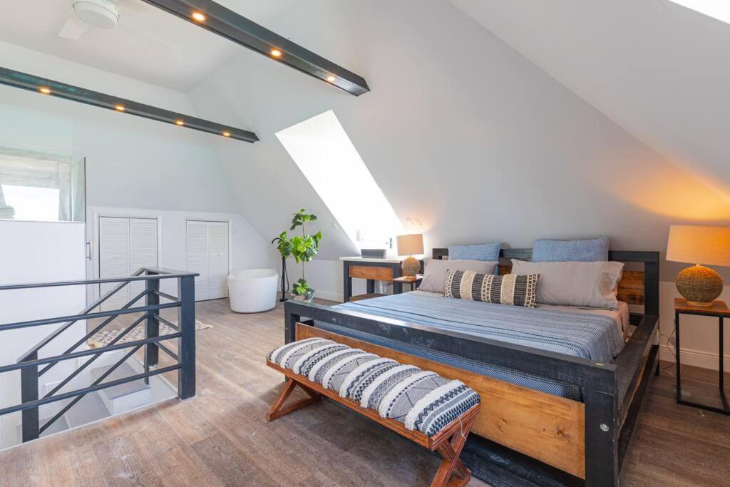Harbour Mews - Oceanfront Townhouse *
