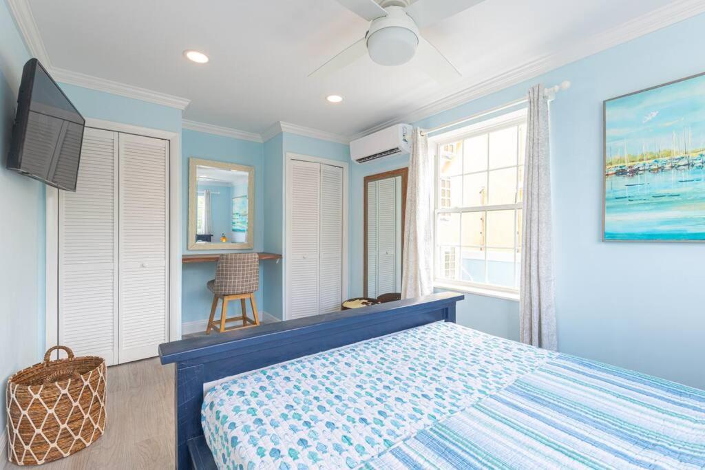 Harbour Mews - Oceanfront Townhouse Holiday home Nassau