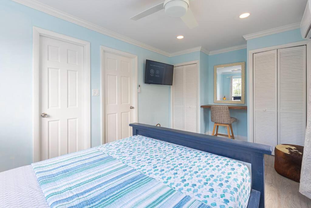 Harbour Mews - Oceanfront Townhouse * Nassau