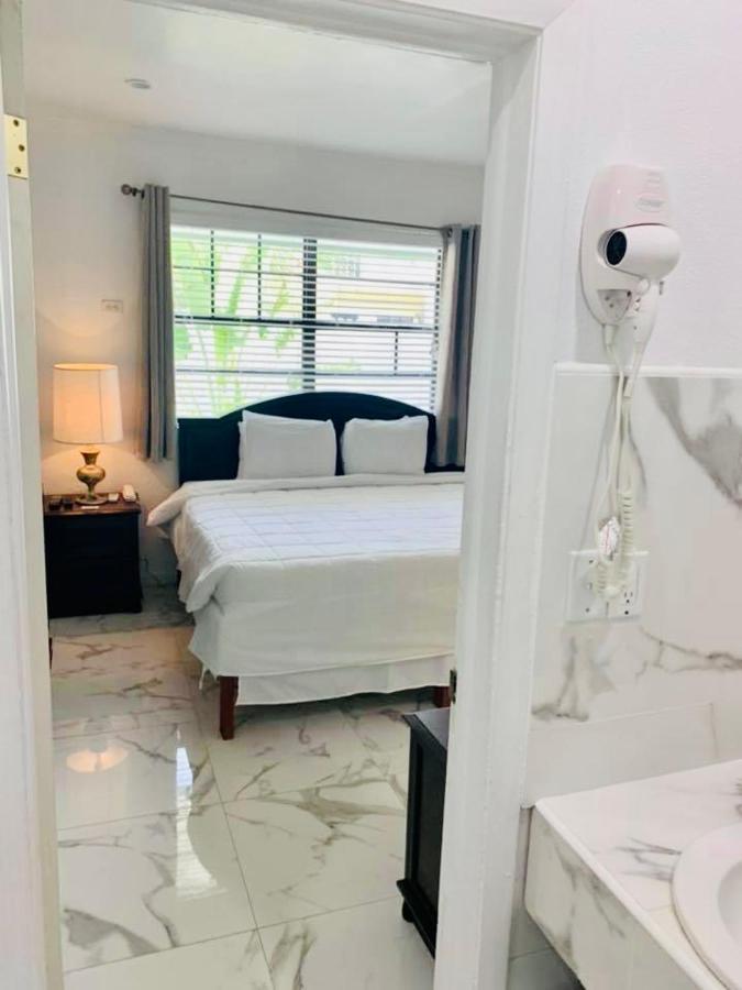 Colony Club & 3* Nassau