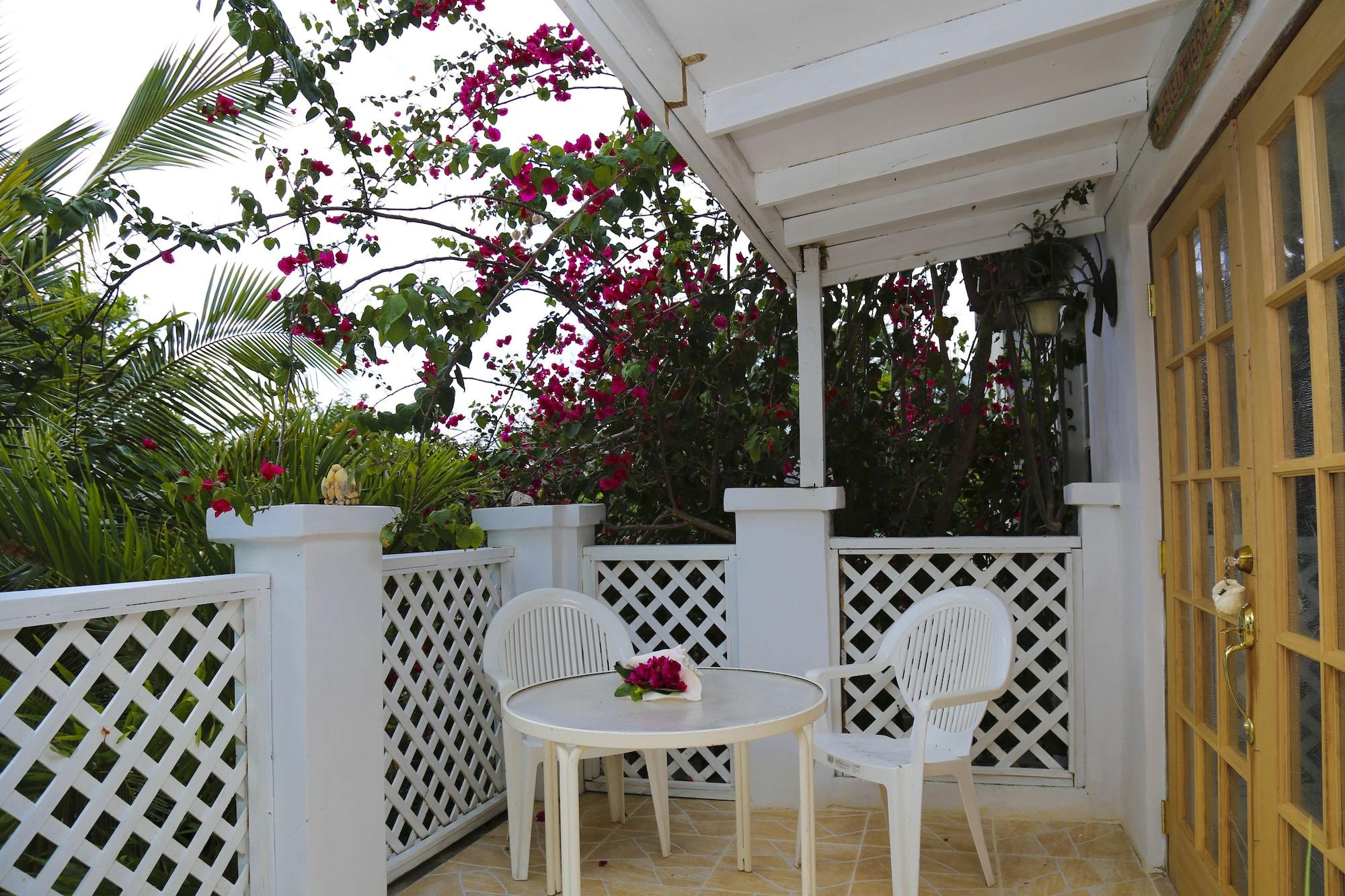 Tingum Village Hotel 3*