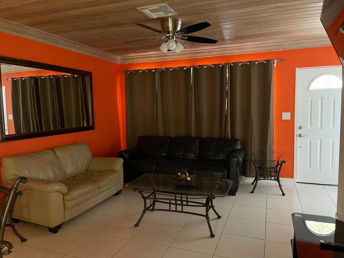 Villa Sapphire Garden George Town