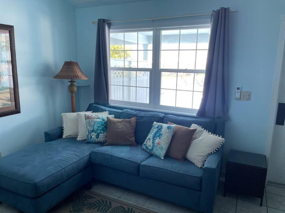 Apartment Beautiful Just Steps Away From The Beach!
