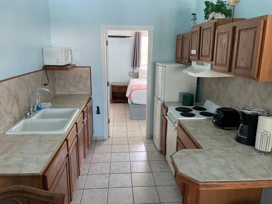 Beautiful Just Steps Away From The Beach! Apartment *