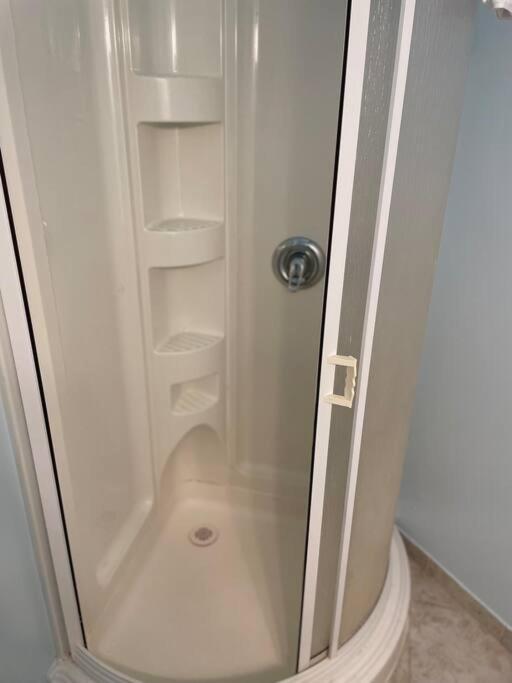 Beautiful Just Steps Away From The Beach! Apartment *