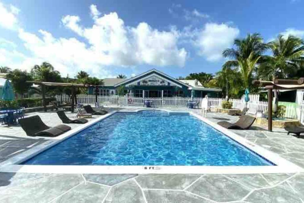 Beautiful Just Steps Away From The Beach! * George Town