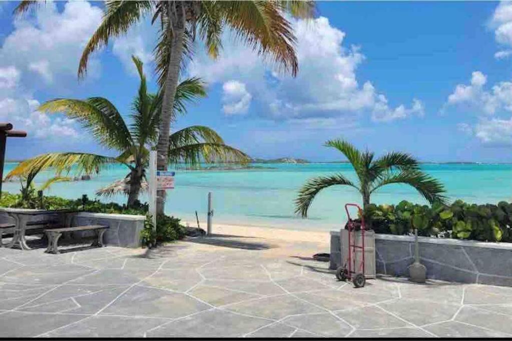 Beautiful Just Steps Away From The Beach! Apartment