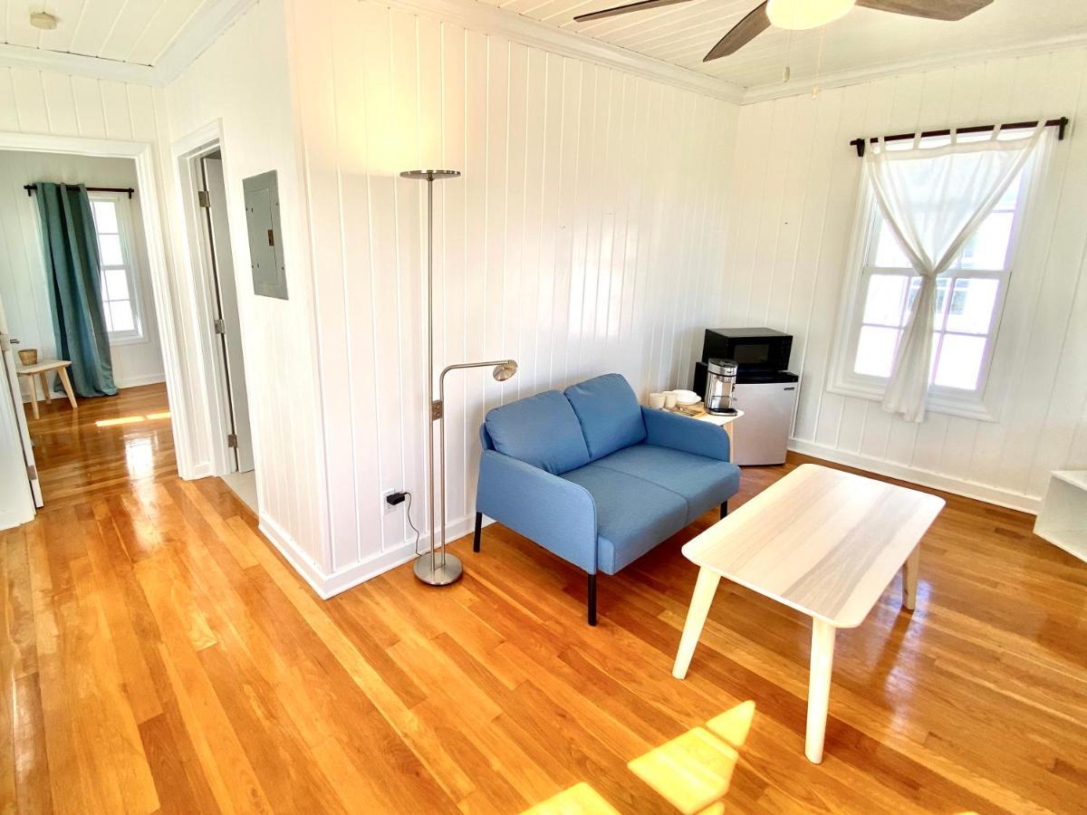 Guest house Eleuthera Retreat - & On Pink Beachfront Palmetto Point