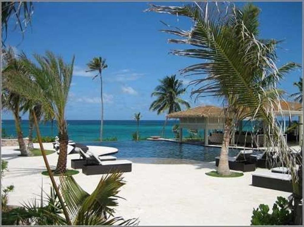 Sky Beach Club Bungalow Cabin Holiday home Governor's Harbour