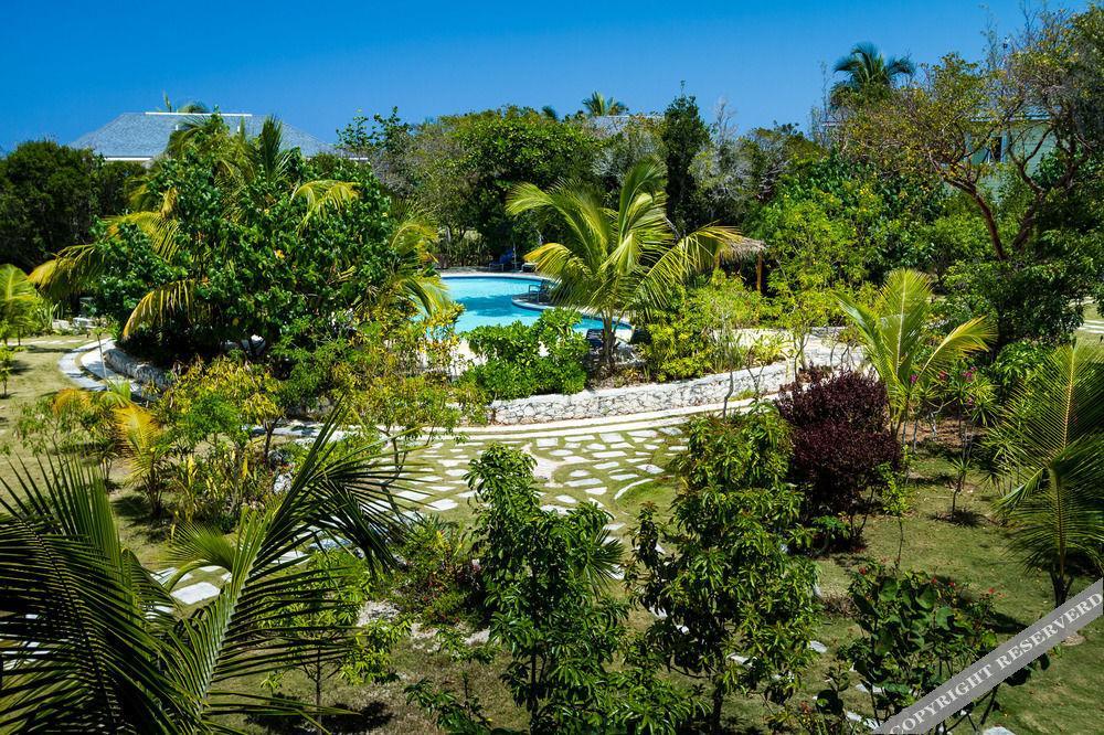Pineapple Fields Aparthotel