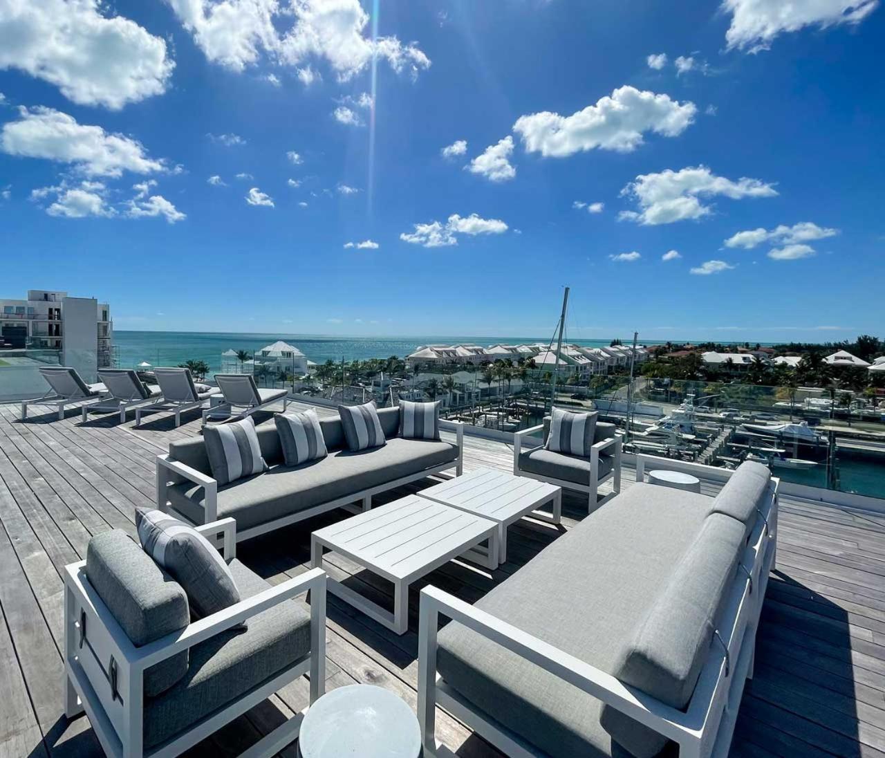 Palm Cay Marina And *