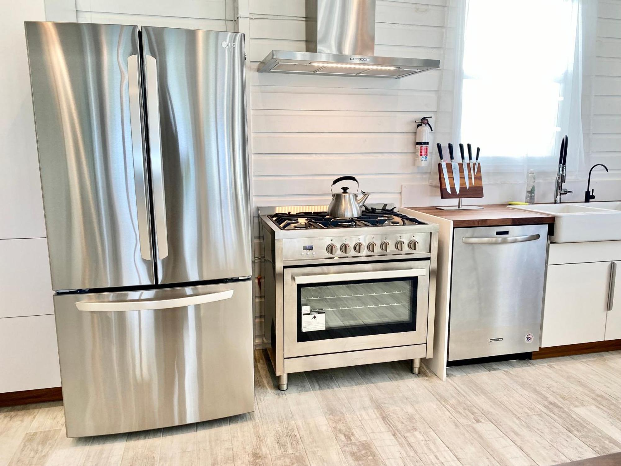 Guest house Eleuthera Retreat - & On Pink Beachfront *