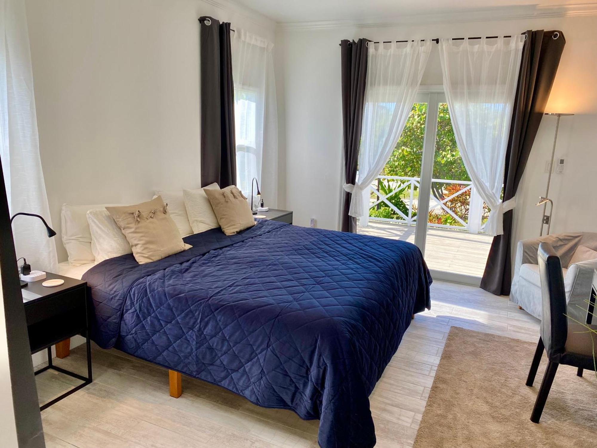 Guest house Eleuthera Retreat - & On Pink Beachfront