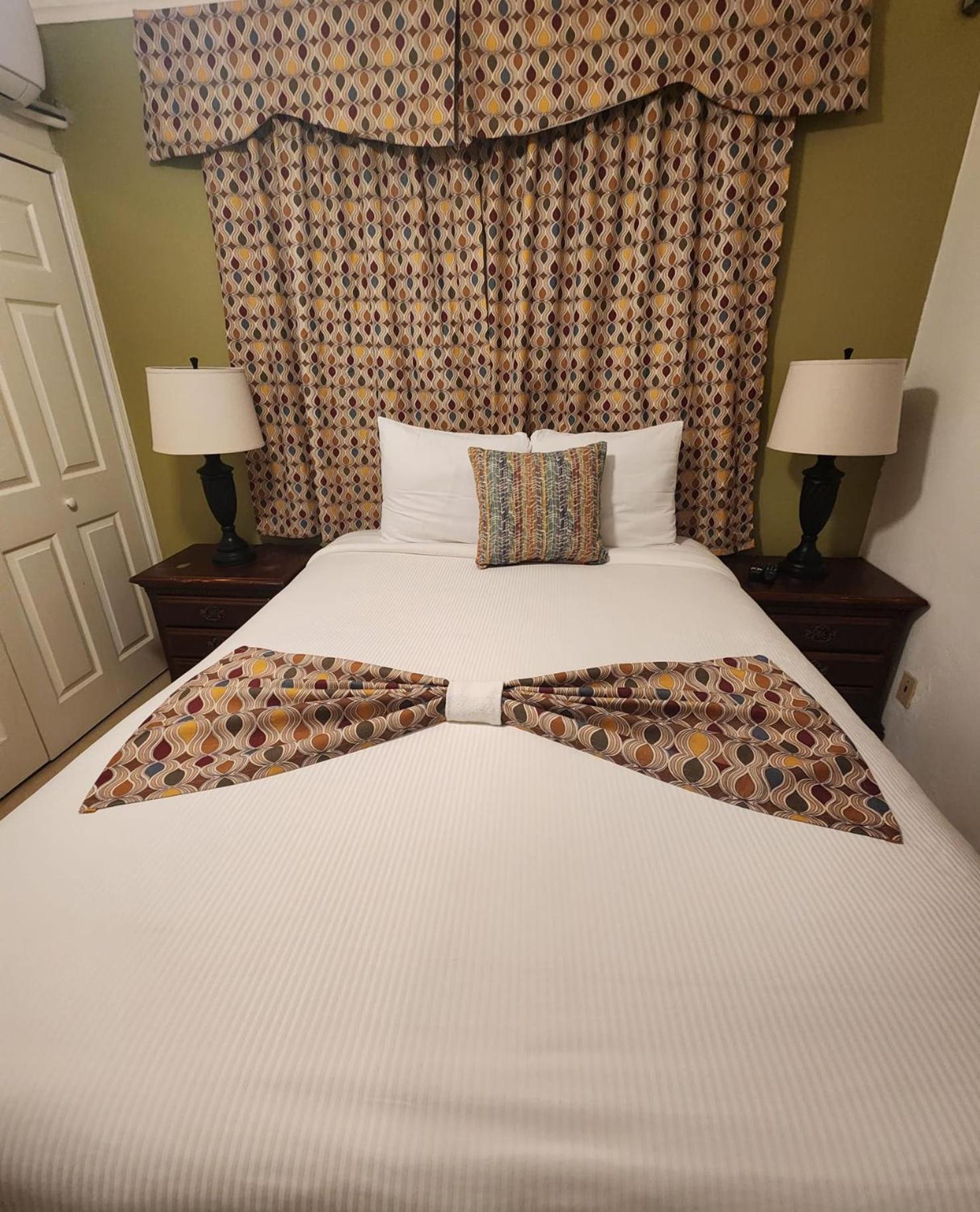 Bed & Breakfast Golden Palms House Nassau