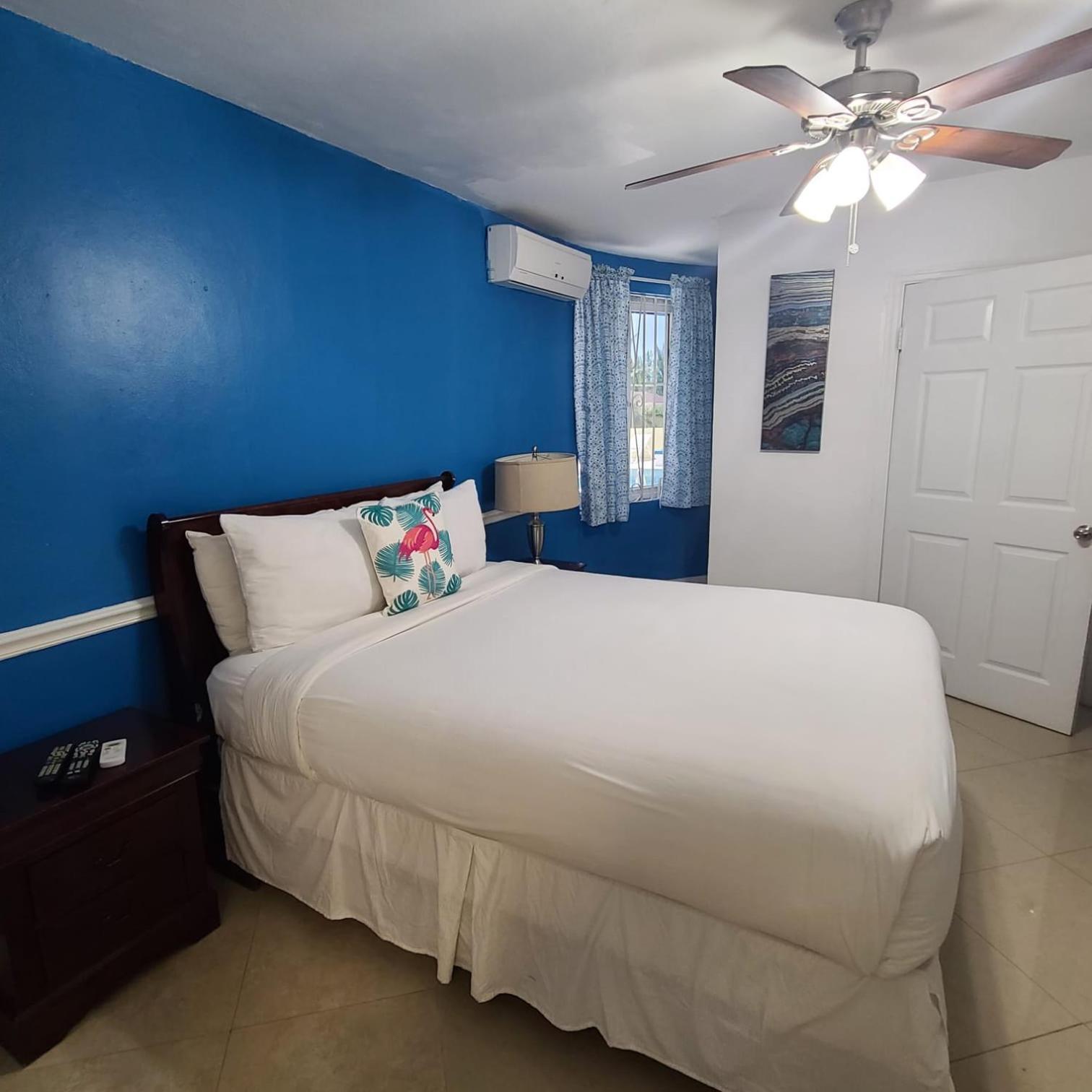 Golden Palms House Nassau