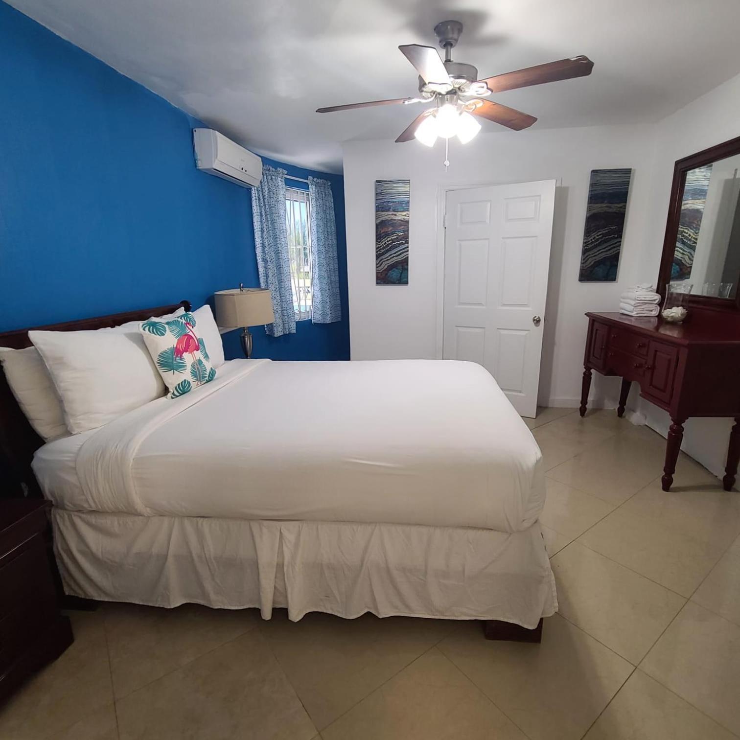 Bed & Breakfast Golden Palms House