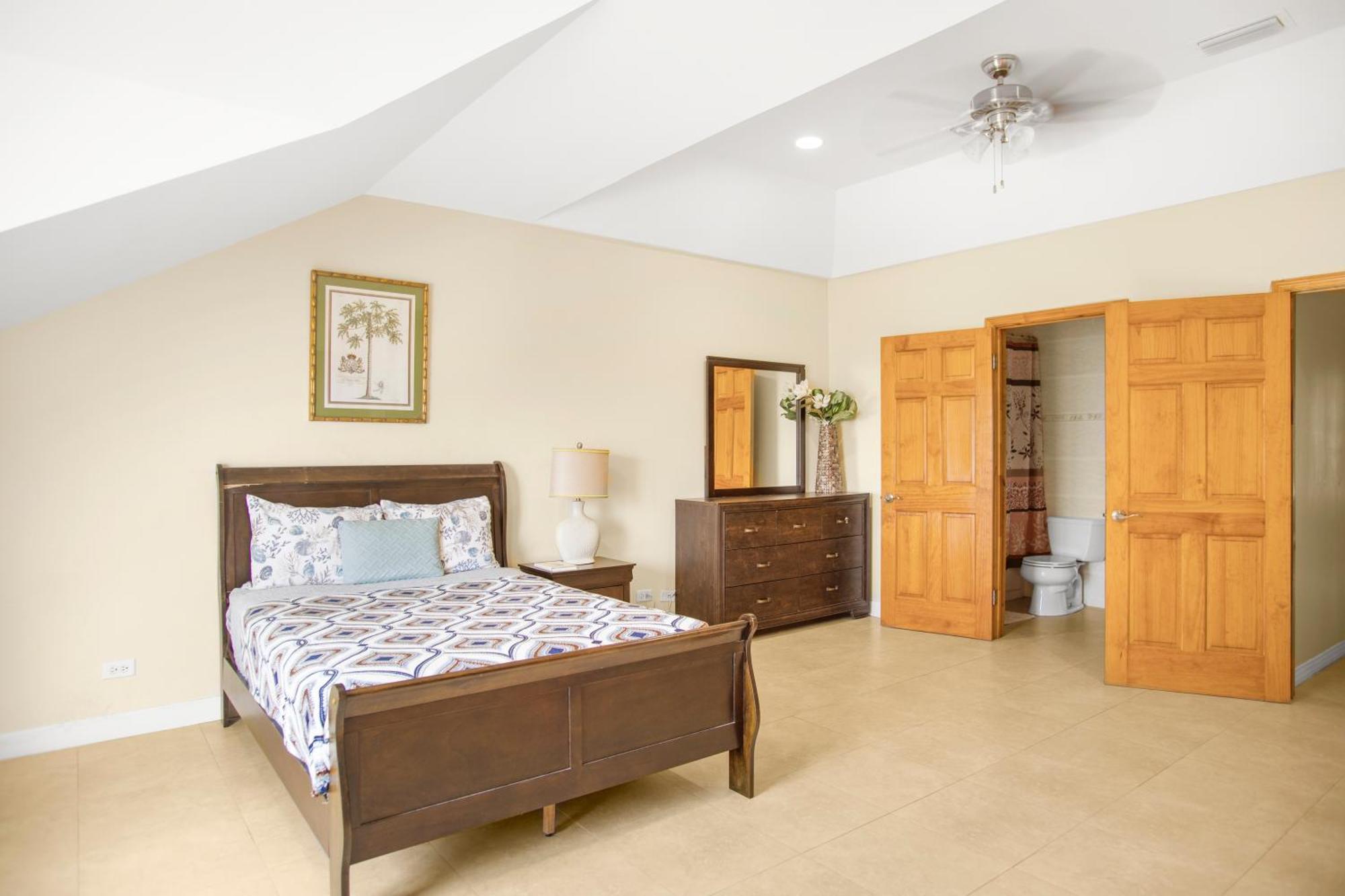 Homestay With Access Near Airport *