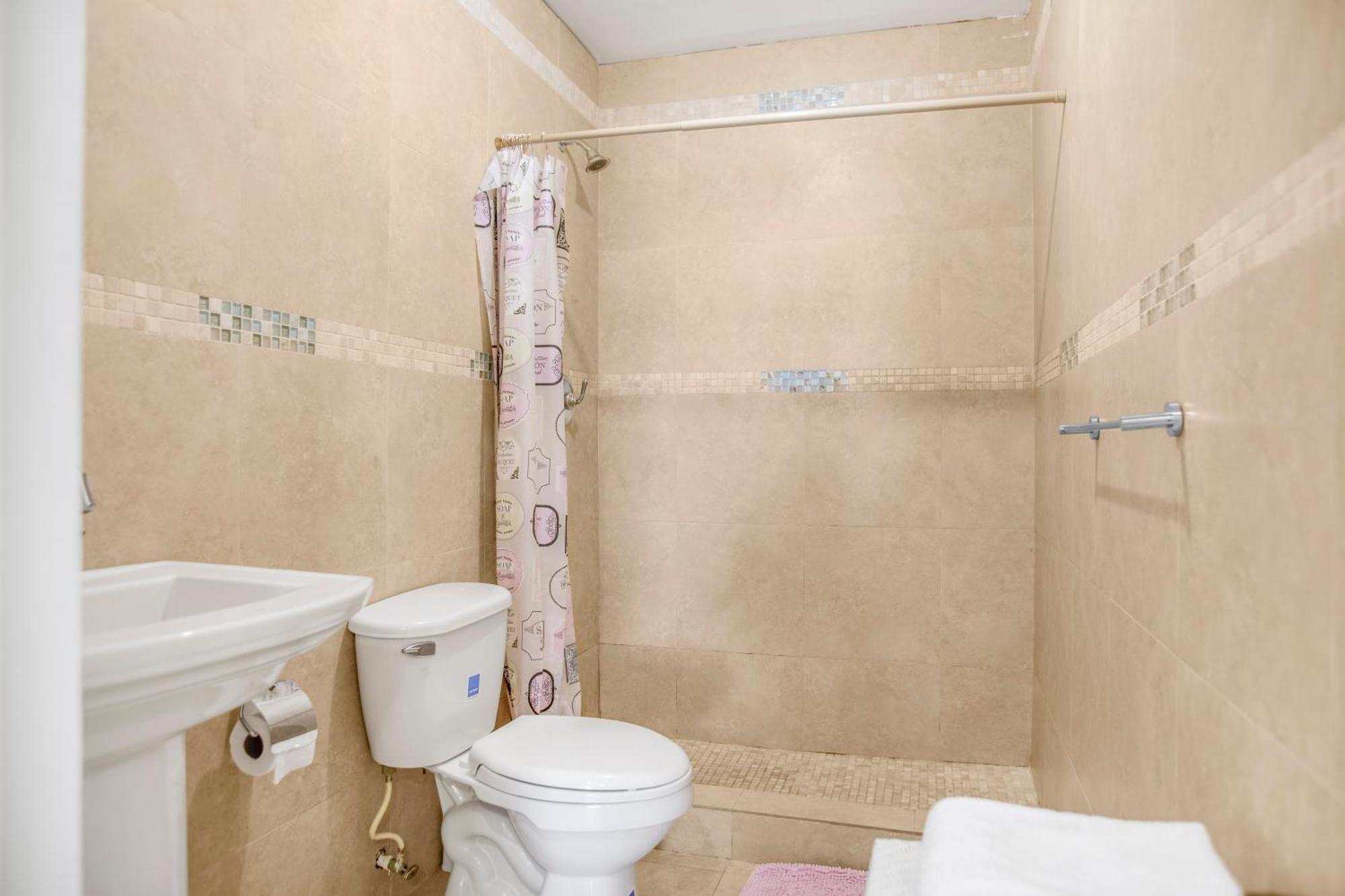 With Access Near Airport * Nassau