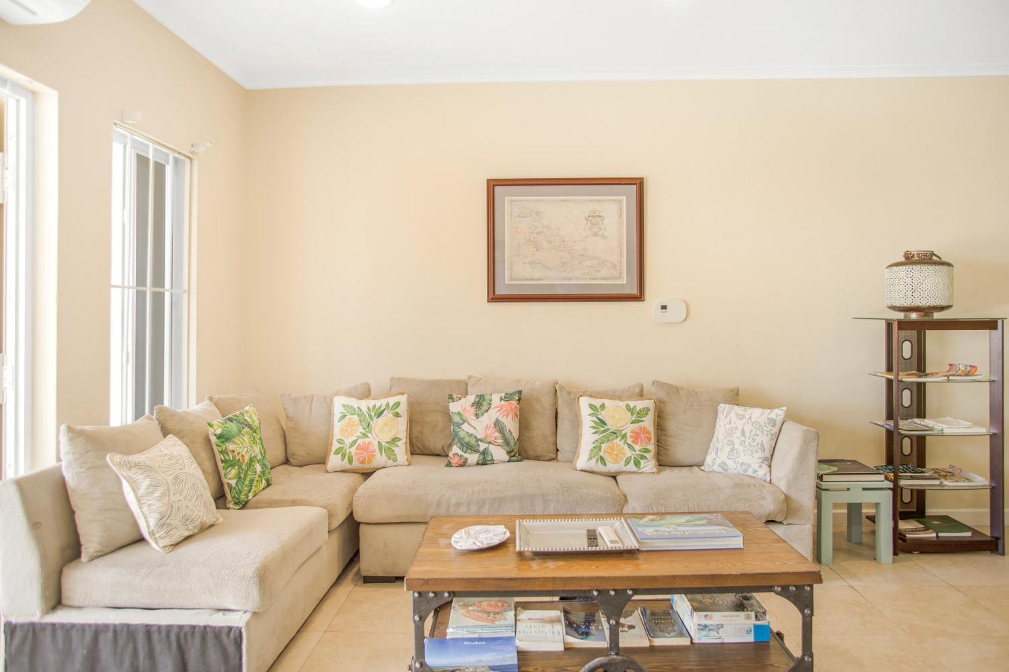 Homestay With Access Near Airport Nassau