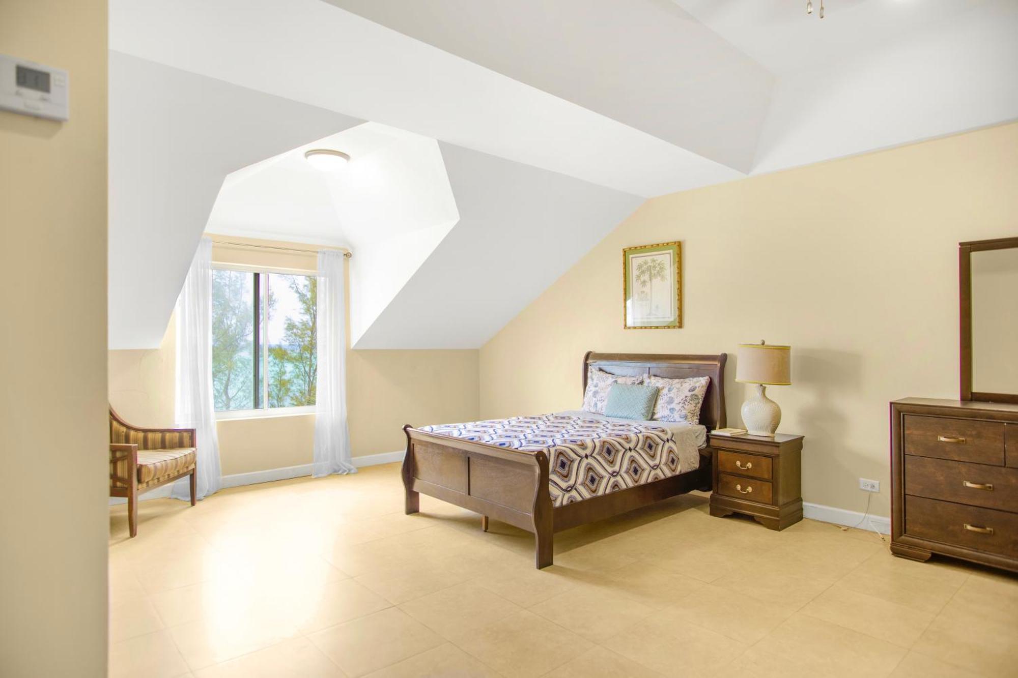 Homestay With Access Near Airport Nassau