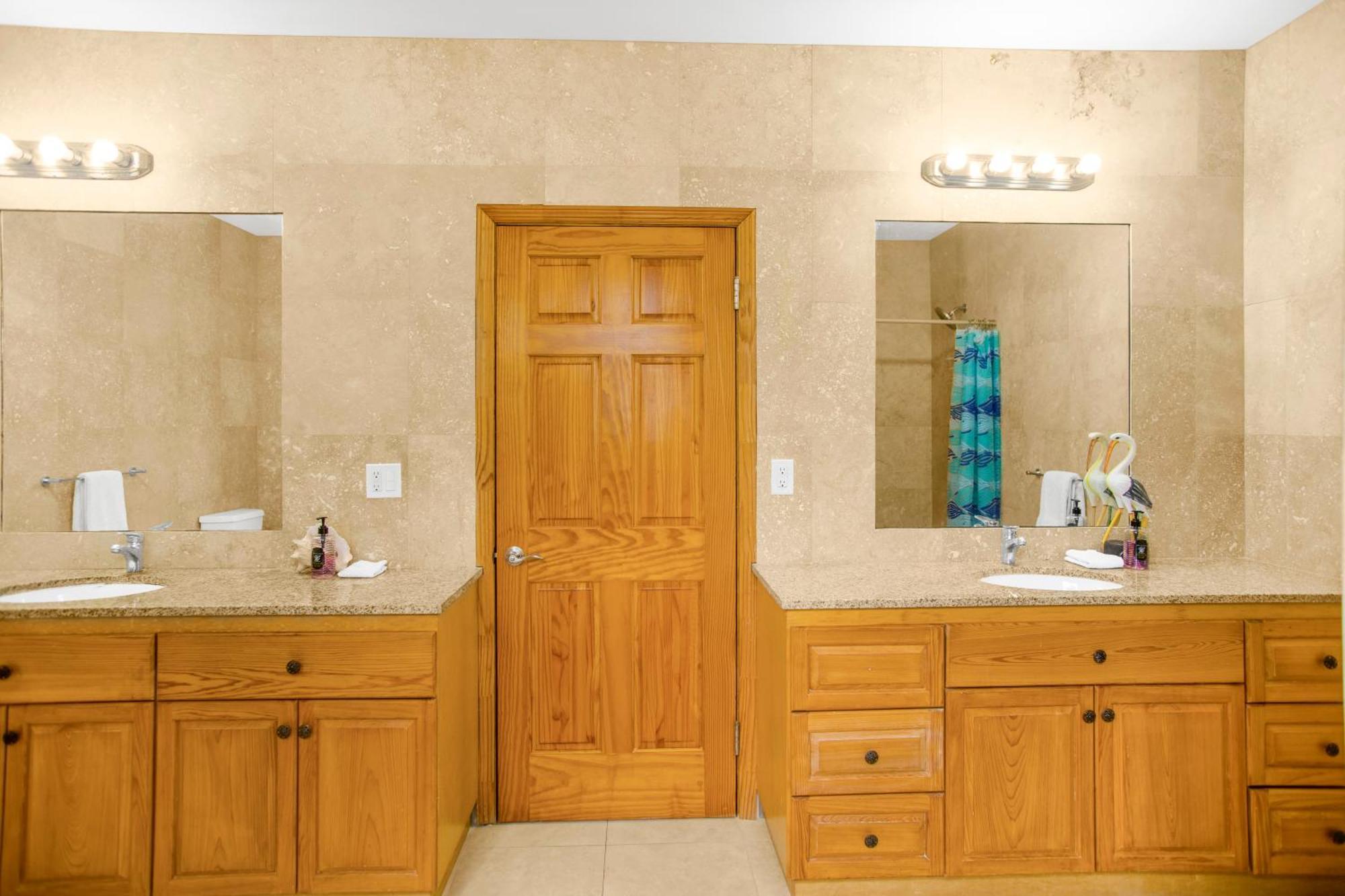 Homestay With Access Near Airport
