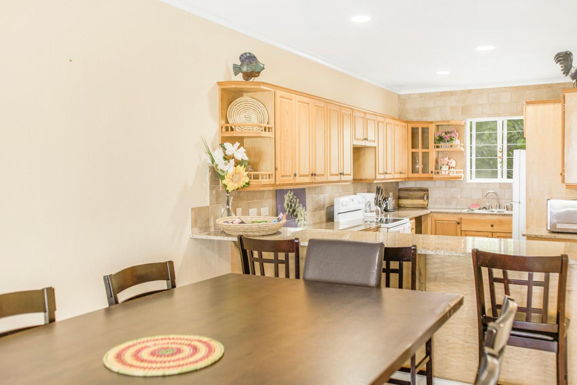 Homestay With Access Near Airport *