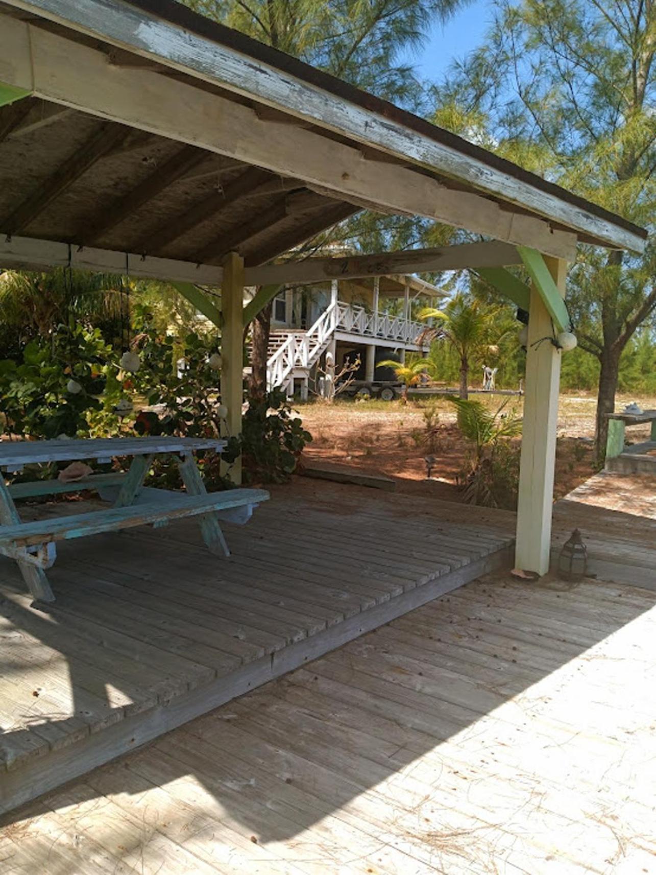 Scena's Place * Alice Town (North Bimini)