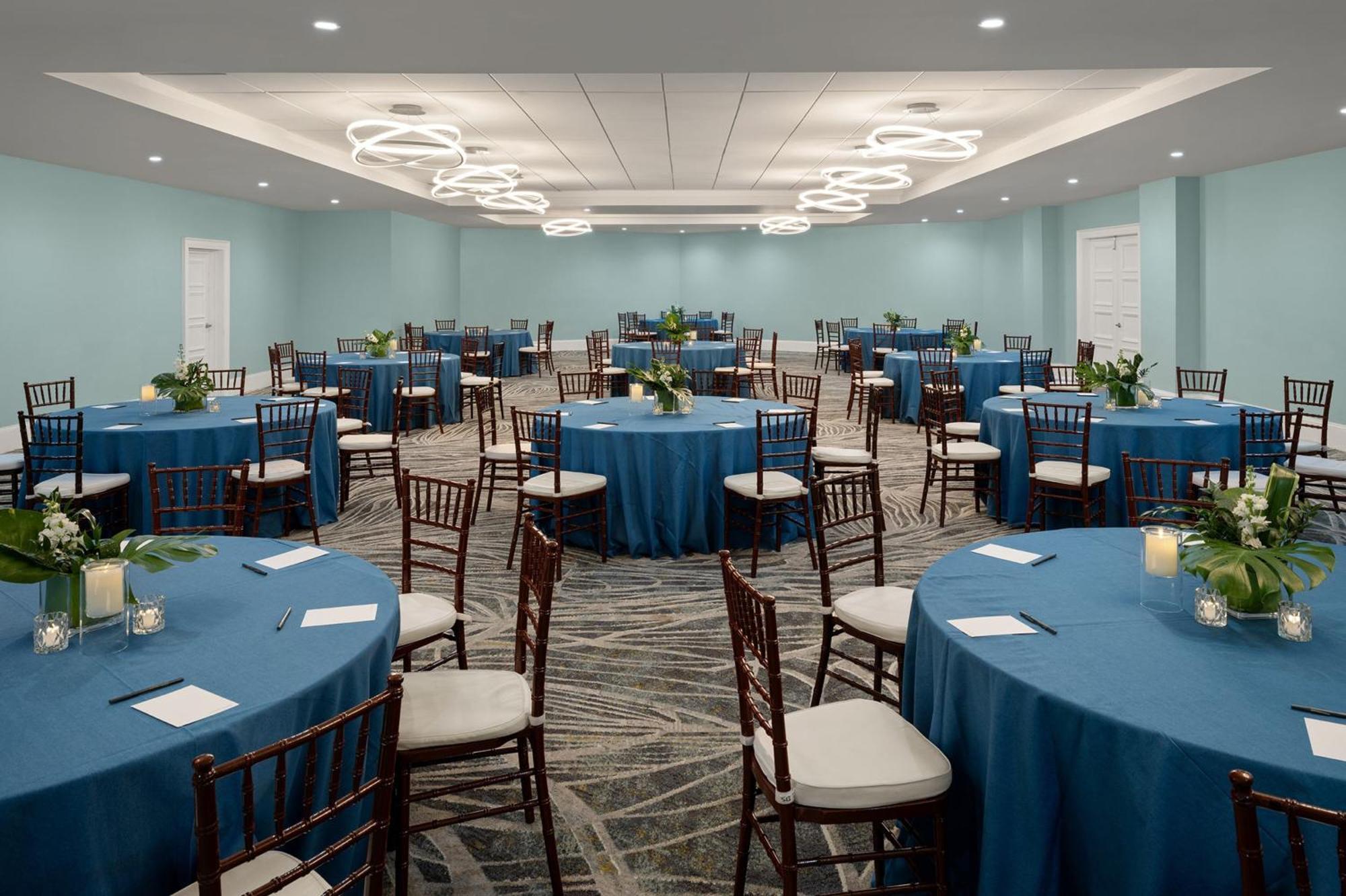Courtyard By Marriott Downtown/junkanoo Hotel Nassau